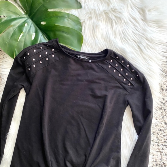 ⭐️ Rock & Republic Top - Picture 6 of 7